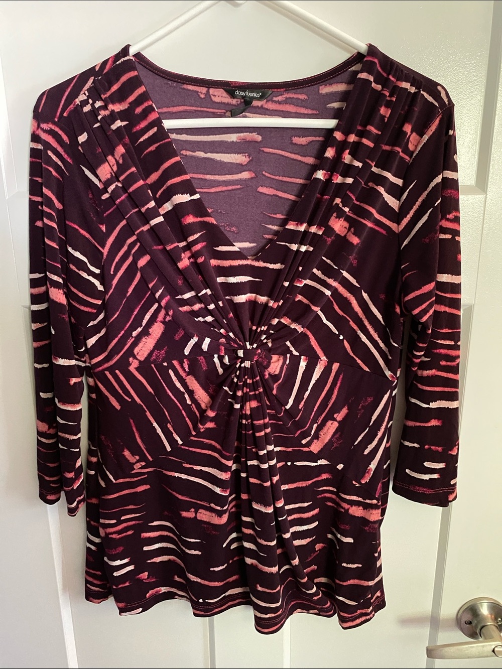 daisy fuentes Women's Twist-Front V-Neck Long Sleeve Top - Burgundy/Pink